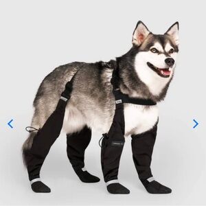 NWOT Canada Pooch size 2 Dog Leggings with Reflective Straps